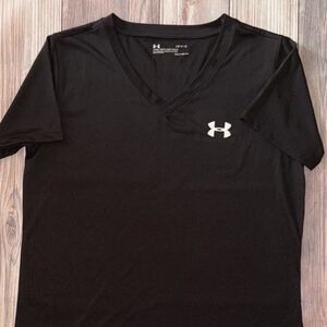 Women’s Under Armour Black Loose Fit Heatgear V Neck Short Sleeve Large Shirt